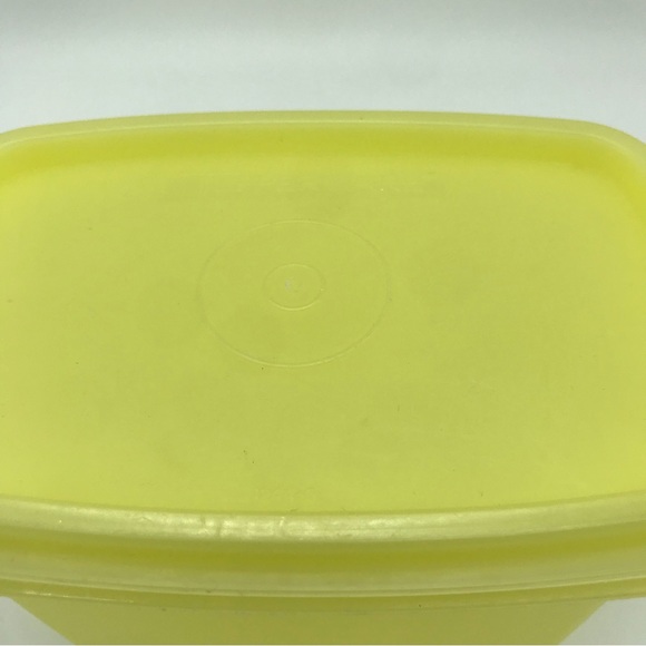 Vintage Retro Yellow Tupperware Storage Container Kitchen With Lid - Picture 3 of 11